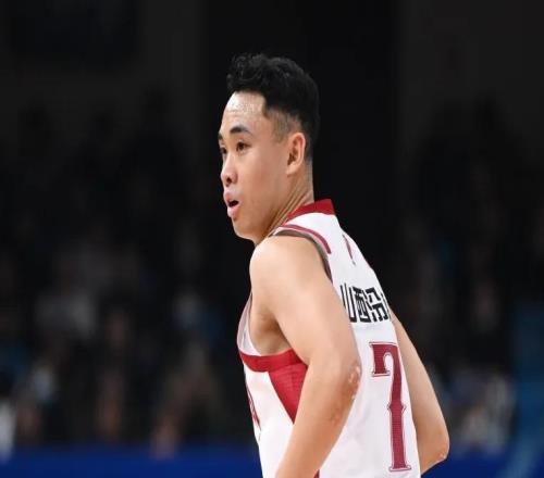 山西半场压制广厦！奈特+2替补齐爆，孙铭徽伤退，广厦仅靠卡尔顿