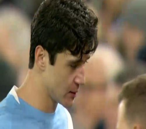 曼城惊魂一刻！胡桑诺夫被撞晕，鼻子肿起大包，多纳鲁马误伤