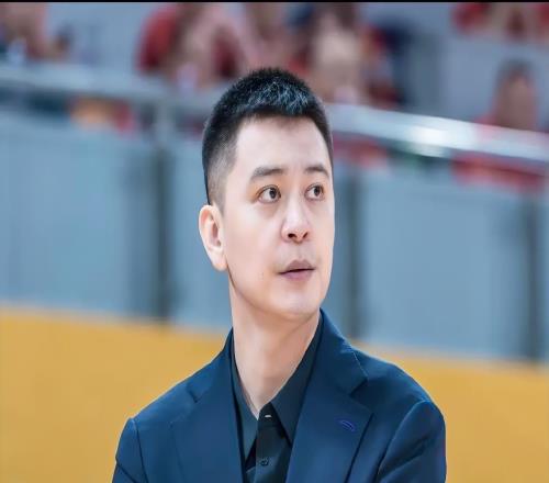 杨鸣官宣新决定！恭喜辽篮找到替代者，广厦出局，孙铭徽遗憾