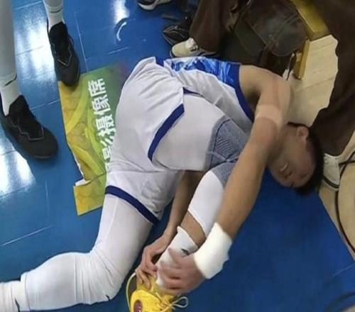 遭遇距腓前韧带撕裂，孙铭徽发文：小场面别担心，很快回来