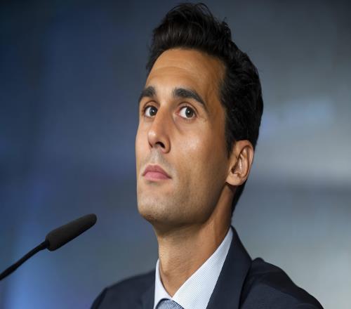 阿韦洛亚拿不到主力的信任，皇马更衣室称他只是“临时主帅”