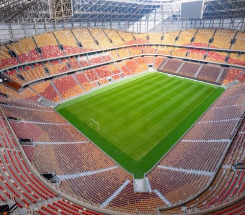 铜梁龙主场龙兴足球场可容纳六万观众，更衣室内设有热身空间_中超直播