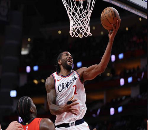 莱昂纳德苦苦支撑快船仅两人得分上双！火箭队记：最棒的防守之一