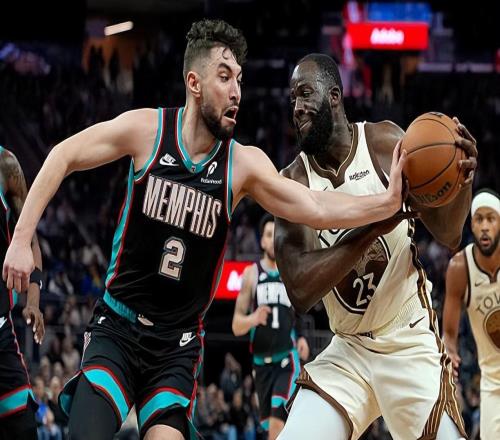 幸好最后时刻将他摁在了板凳上，否则勇士不可能逆转比赛