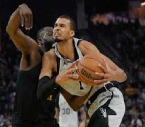 马刺战胜勇士，文班成功超越追梦_NBA直播