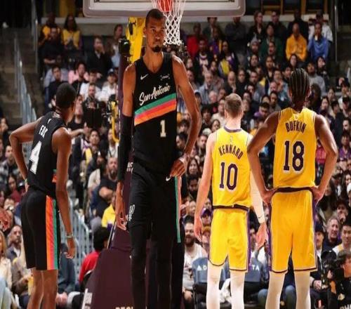 文班亚马8分钟25分凌越湖人：神奇的偶然