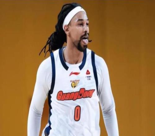 广东队开始放假，年轻球员二沙岛加练，朱芳雨挑选国内中锋