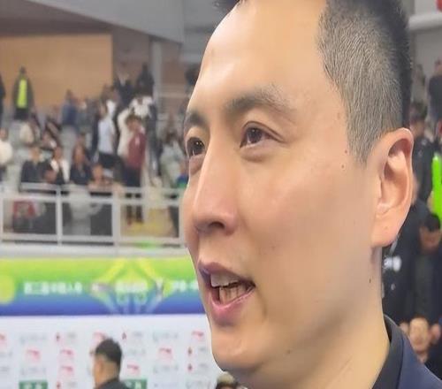 卢伟：非常感谢球员们全力以赴，洛夫顿非常想获得这项赛事的冠军