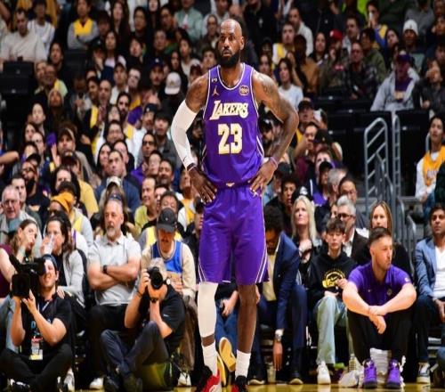 宝刀不老！詹姆斯单节14+6追平赛季纪录攻传创造湖人前23分太强