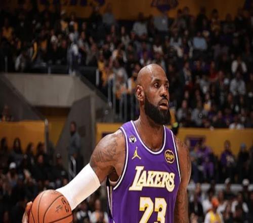 湖人大胜独行侠！老詹三双带队，里弗斯+众将齐爆，肯纳德地位低