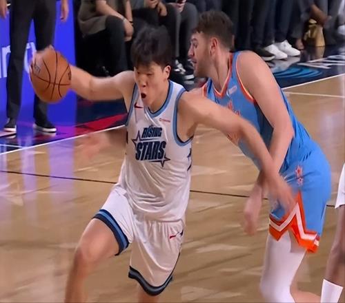 2+1打停对手！杨瀚森5分钟砍10分燃爆全场，点飞克林根上篮爆惊喜