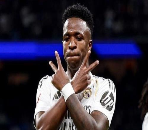 世体:维尼修斯的第一个点球有争议,第二个是假摔