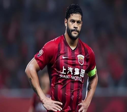上港新援中锋首秀表现不俗，未来获赞上限不低于李圣龙，值得期待
