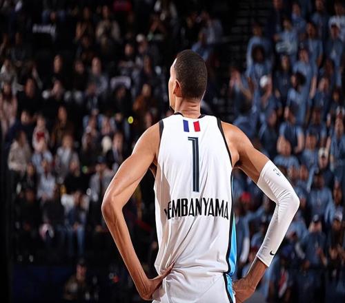 马刺内线球星：两名球员入围全明星意味着很多，我期待后面的比赛