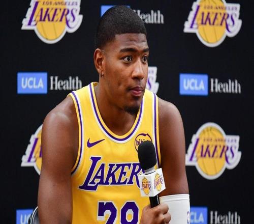 霸气，湖人队前锋八村塁如何回应交易截止日的“胡扯”传闻