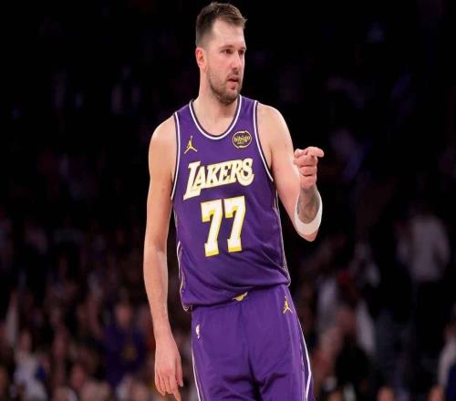 湖人传闻：东契奇如何看待交易截止日以及字母哥的潜在交易