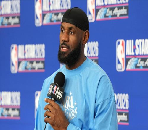 詹姆斯今夏何去何从字母哥再次横跳，库里正式表态