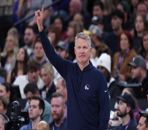 科尔:我了解波津渴望上场的心情但这一切需要训练团队来决定_NBA直播