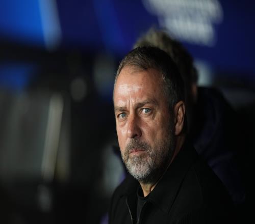 巴萨欧冠开场迟到和球迷玩火，欧足联罚款30500欧元_西甲直播