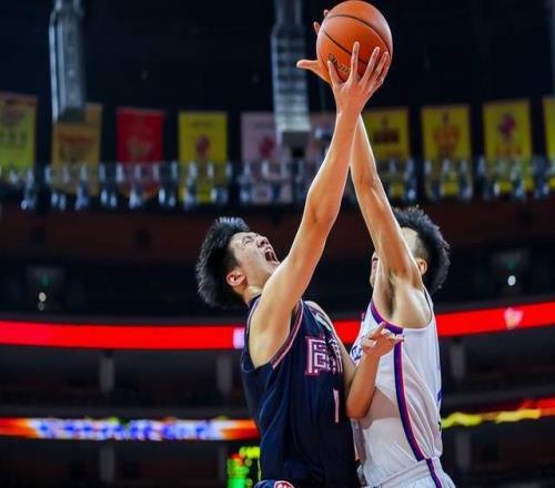 根本不让打！广东2米07潜力前锋遭杜锋雪藏，曾被视为周鹏接班人