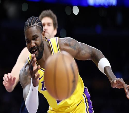 又一次打出不温不火的表现，湖人先发中锋能不能更加投入一些