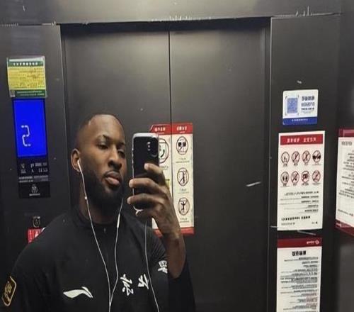 媒体人:北京首钢为了稳妥和过渡并没有让之前的外援离开