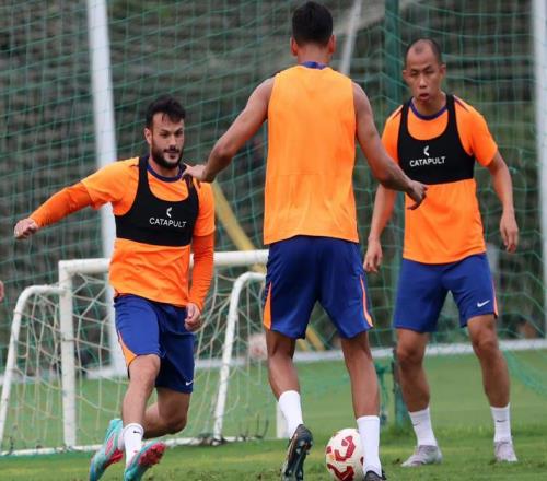 申花热身必胜泰山!韩鹏上半场5外援下半场B队彬彬赴津还有悬念