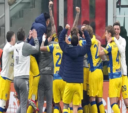 意甲最新积分战报:两大强队落败,罗马狂胜,甩开尤文4分