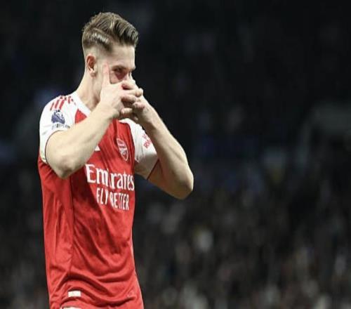 小雷：范德芬几乎是被哲凯赖什压制这是属于阿森纳的赛季