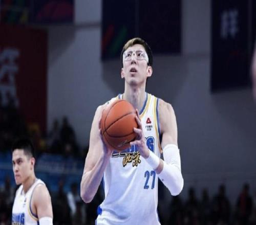 周琦：眼伤还需时间边打边恢复麦基加盟后五个外援各有特点