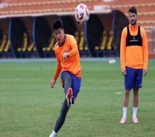 泰山队6老将进合同年,彭啸专注一队刘彬彬外租还有戏名单初定