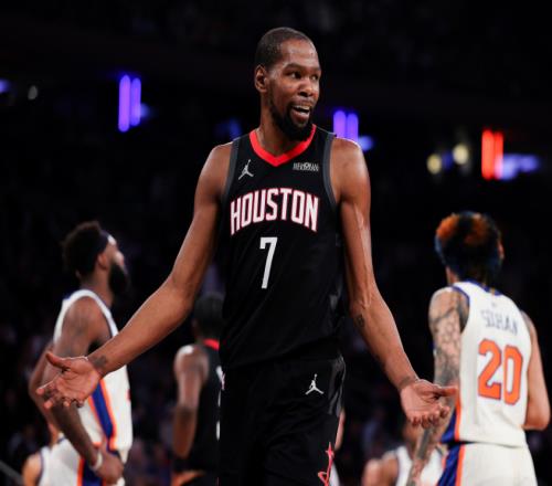 火箭遭尼克斯18分逆转:杜兰特30+6丢压哨绝杀布伦森20+6反超球