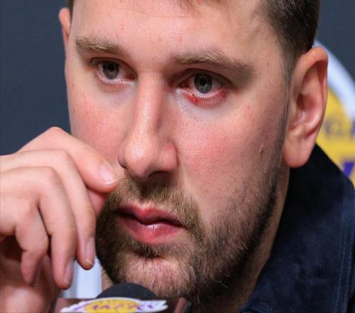 再一次大空位拒投,东契奇承认错误,心态已是大问题