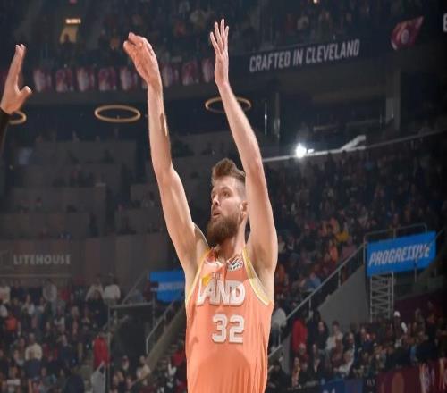 状态起伏太大了！骑士锋线大将按理说是有能力成为优秀3D球员的