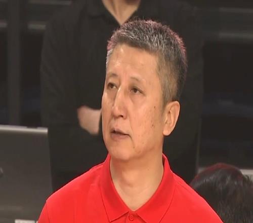 男篮首节被日本吊打!防守+篮板全垮,进攻多人打铁,战术也不行