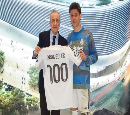 达成皇马生涯100场里程碑,居莱尔获赠纪念球衣