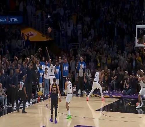 甩锅也能传染东契奇空位不敢投篮，甩锅给詹姆斯！