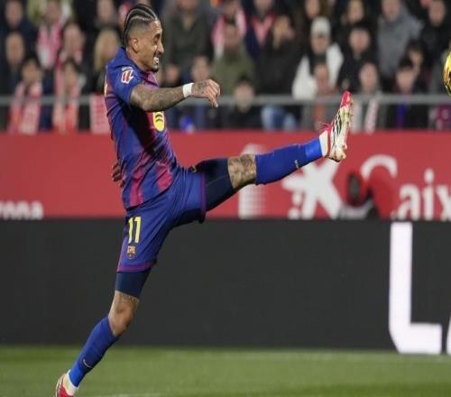 我和拉什福德谁更快拉菲尼亚:他更快,他的速度令人惊叹