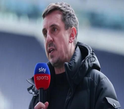 内维尔被枪迷骂，赖特：我必须维护他，他是希望看到争冠悬念