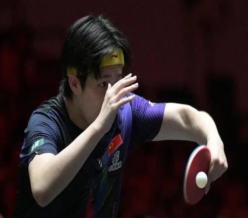 体坛午爆中国男篮取得世预赛首胜，欧联杯16强出炉今晚抽签