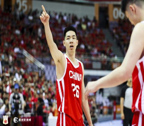 媒体评论朱俊龙有效限制渡边雄太胡金秋成功压制日本归化内线_CBA直播