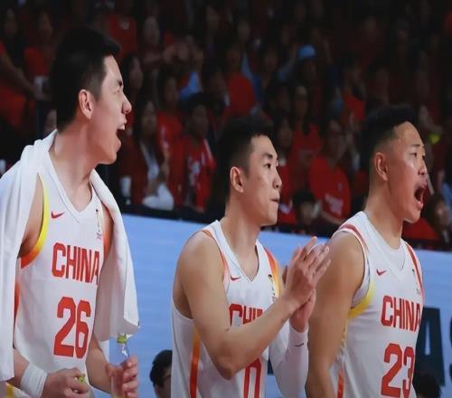 真相大白!中国男篮15分逆转日本队原因曝光归化+裁判黑哨也不行