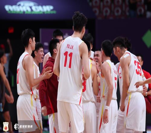 媒体人:中国队在亚洲赛场遭遇罕见困境中国裁判需努力在国际舞台上展示自我_CBA直播
