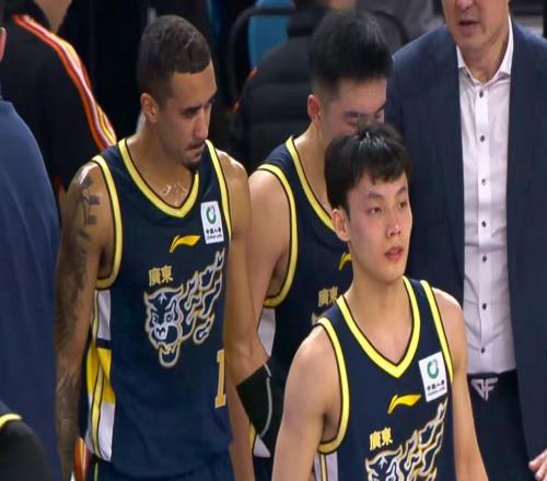 确认不打了!广东锋线“新王炸”赛季报销,杜锋惨遭重大打击!