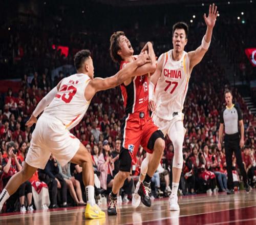 晚上7点，国际篮联罕见改口：向中国男篮致歉，只字不提处罚裁判