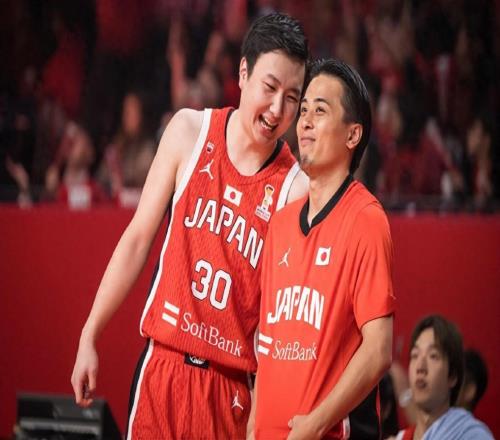 霸气!中国男篮5打8,客场逆转日本男篮,四人被点名表扬