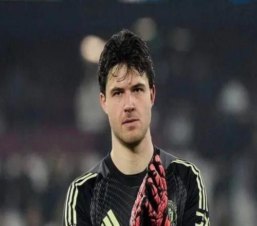 罗马诺：曼联欣赏范德文，但他们没有什么实质性动作拉门斯：曼联没有向我承诺过任何事情，但我抓住机会了