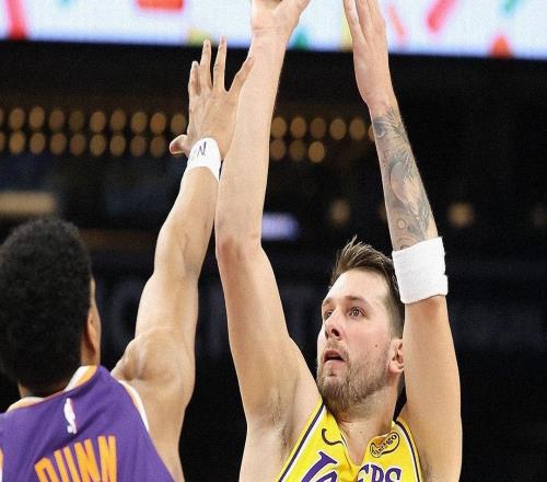 输太阳遭3连败!湖人奇葩阵容坑惨詹姆斯,最强技能被雷迪克废掉