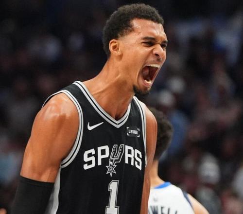 11胜0负!联盟第1!西部豪门露出冠军相,文班亚马表态MVP