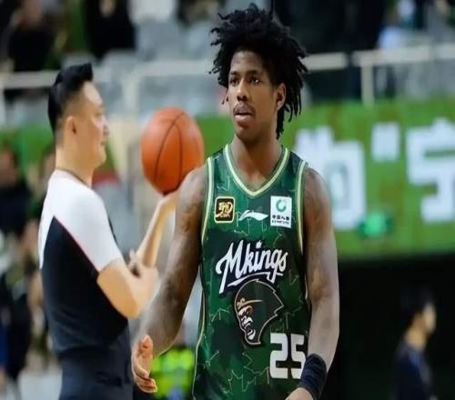 新小外是他场均24+8超级得分手,单场43+9,山东或靠他冲总决赛